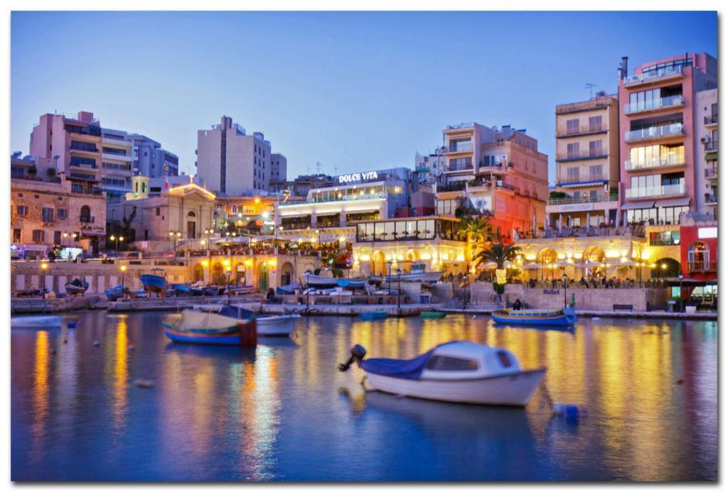 Deluxe Apartment Steps To St George'S Bay Saint Julian's Exterior foto